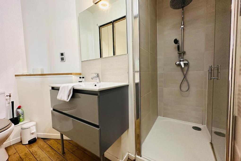 Standing Apartment T2 Near The Train Station And Tours Extérieur photo