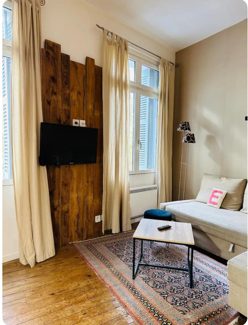 Standing Apartment T2 Near The Train Station And Tours Extérieur photo