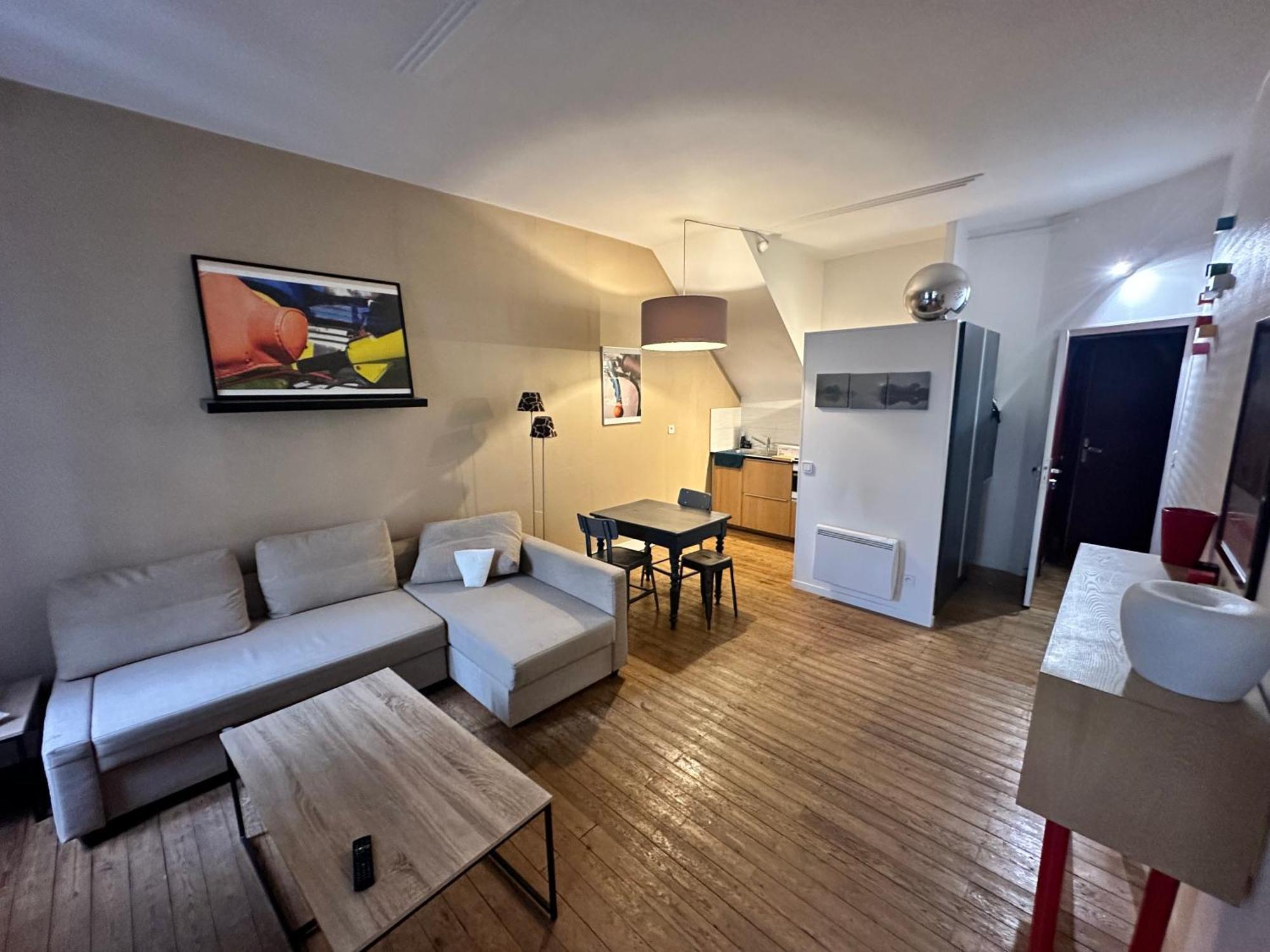 Standing Apartment T2 Near The Train Station And Tours Extérieur photo
