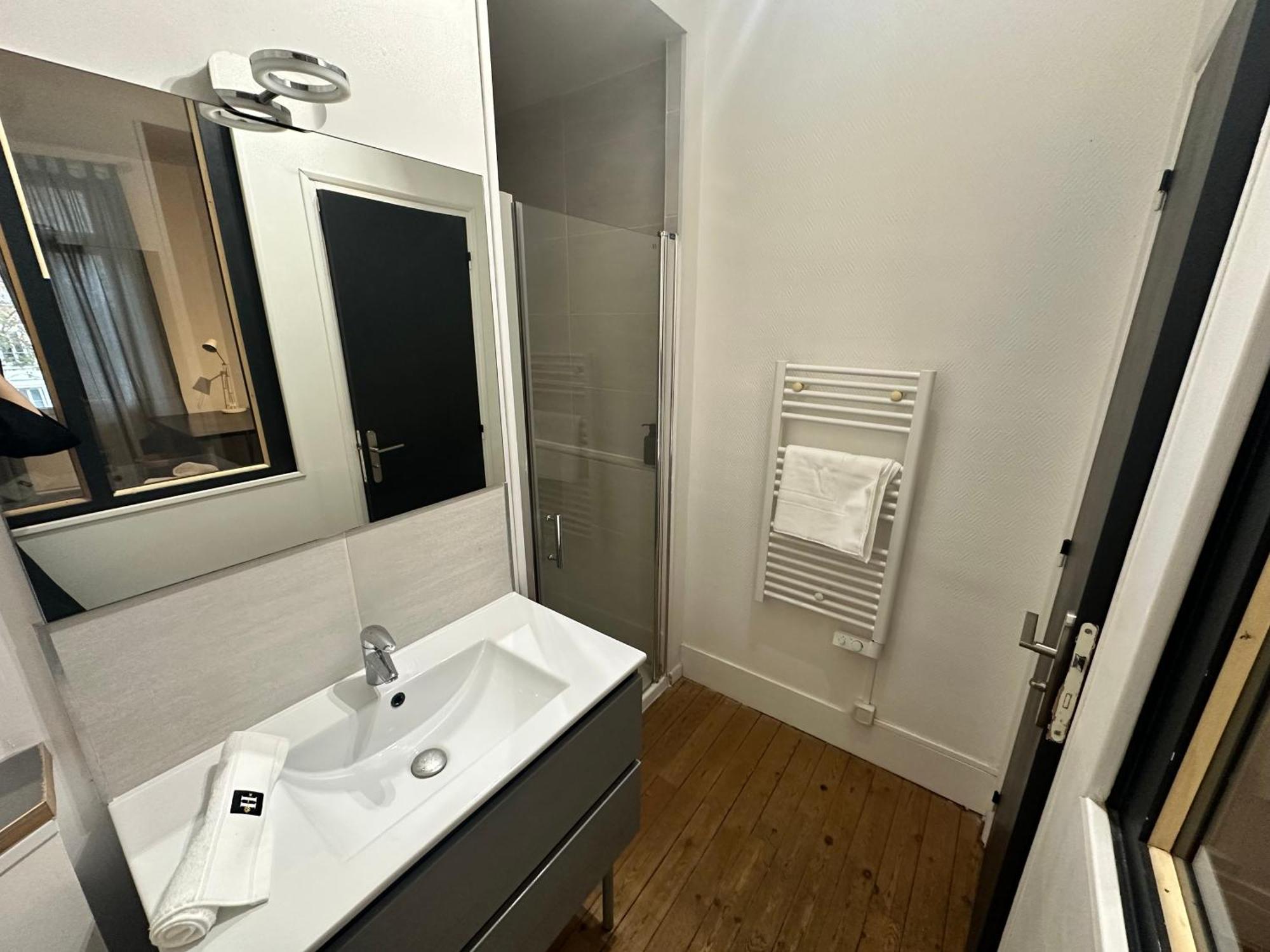 Standing Apartment T2 Near The Train Station And Tours Extérieur photo