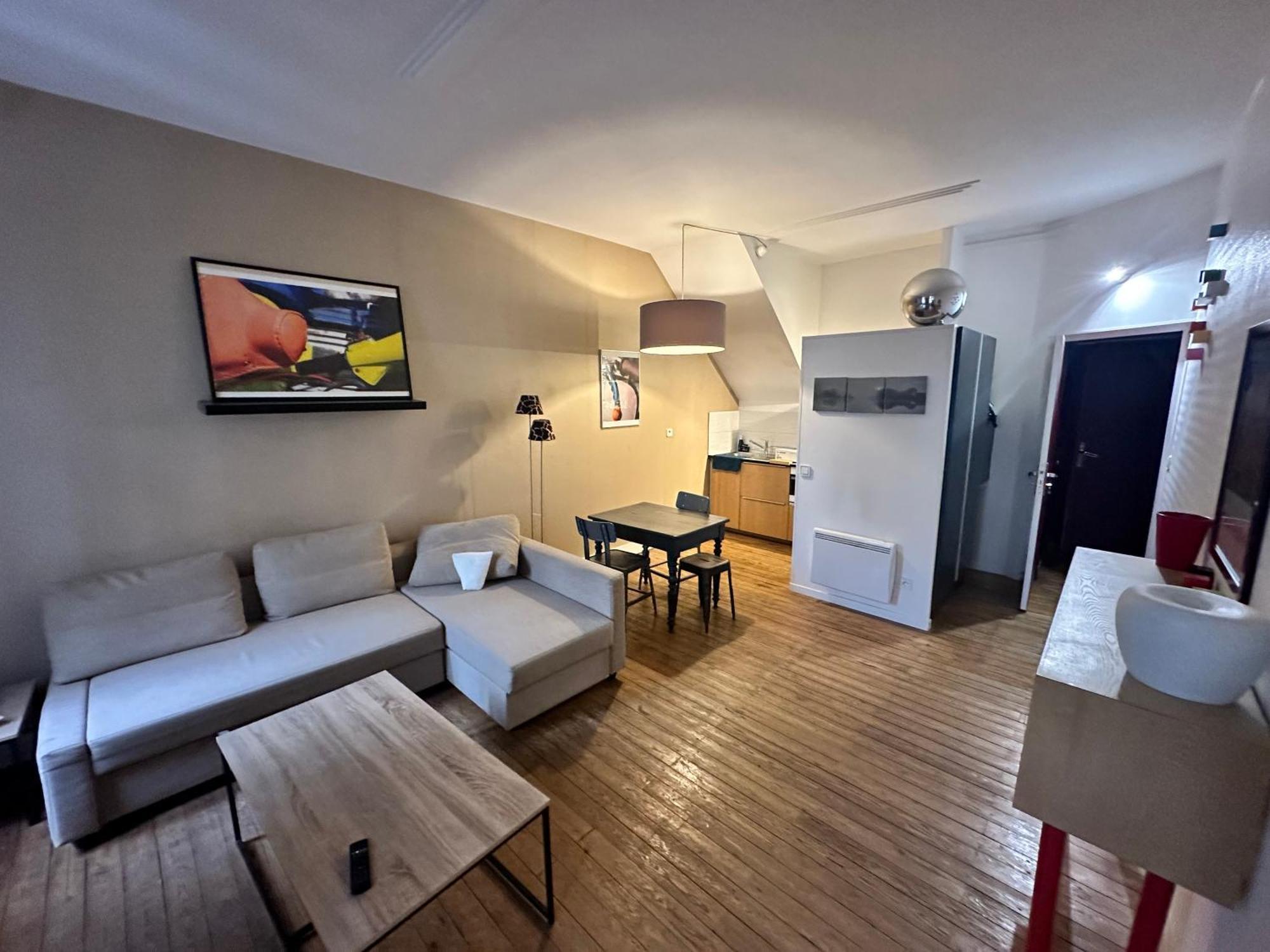 Standing Apartment T2 Near The Train Station And Tours Extérieur photo